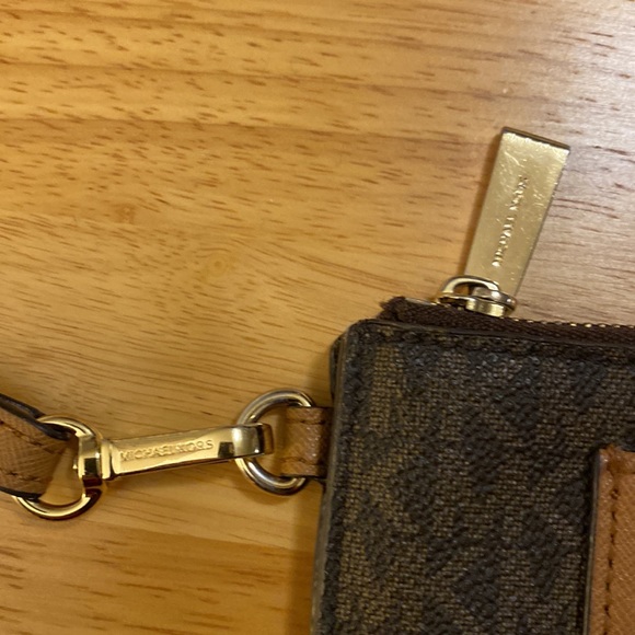 Michael Kors wallet/ wristlet EUC - Picture 6 of 9